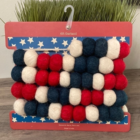 RED, WHITE AND BLUE AMERICANA 6 FT. FELT BALL GARLAND - Picture 1 of 7